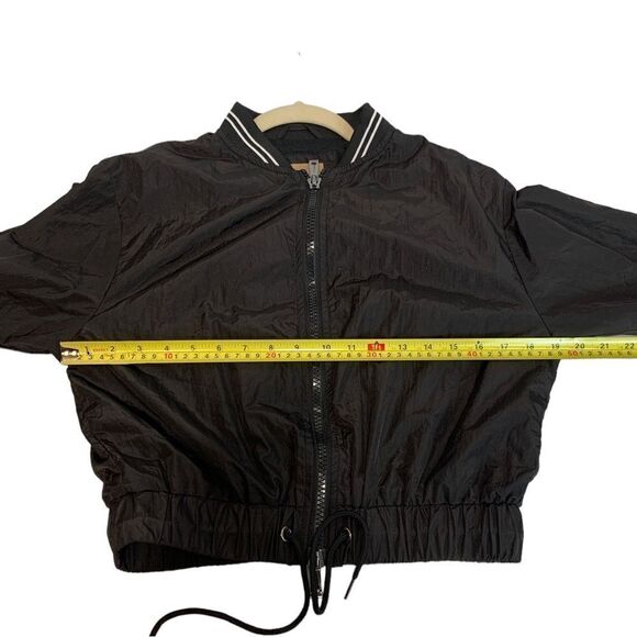 𝅺HARLOW Cropped Nylon Bomber Jacket - Picture 7 of 10